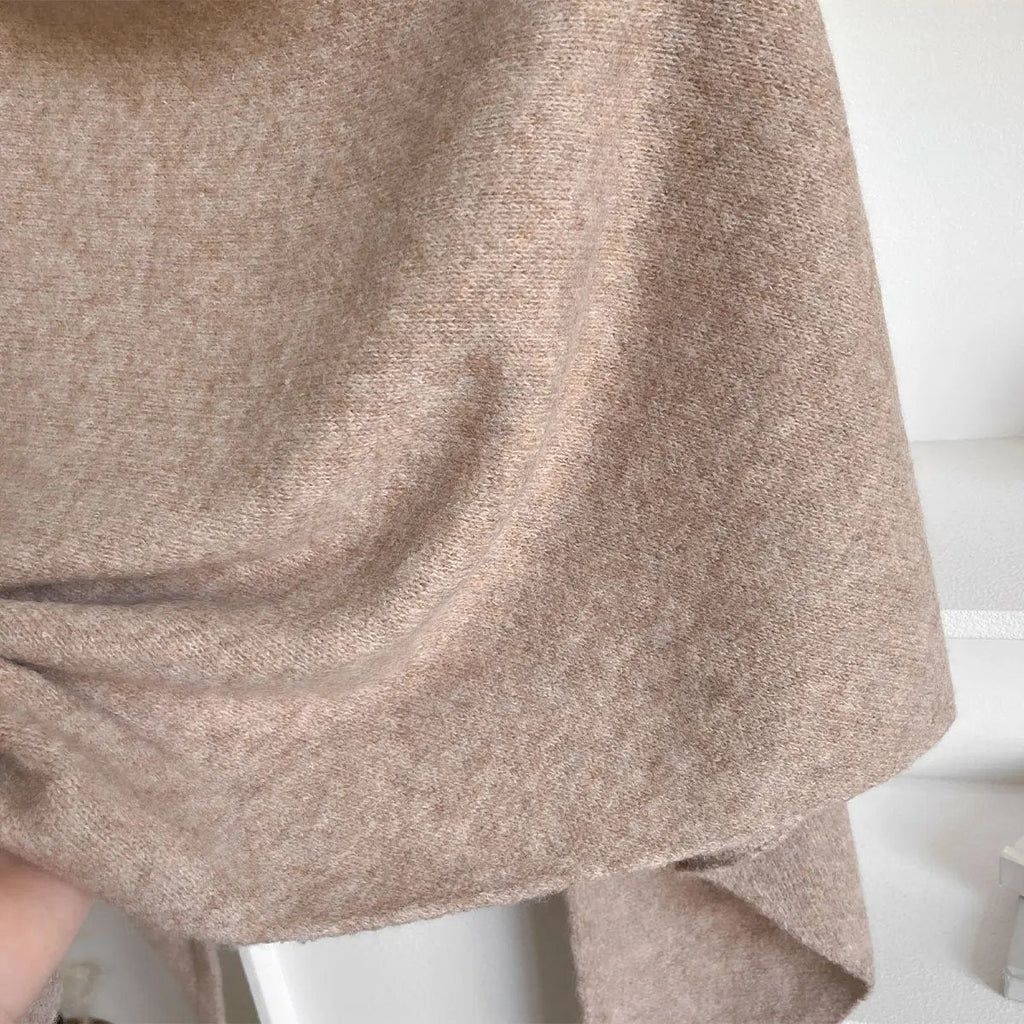 CozyWrap – Soft Draped Scarf